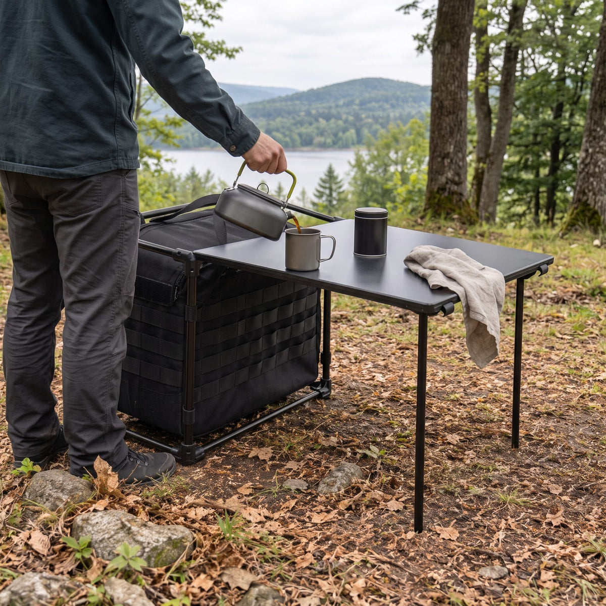 Túragear tábori asztal MOLLE táskával - lifestyle